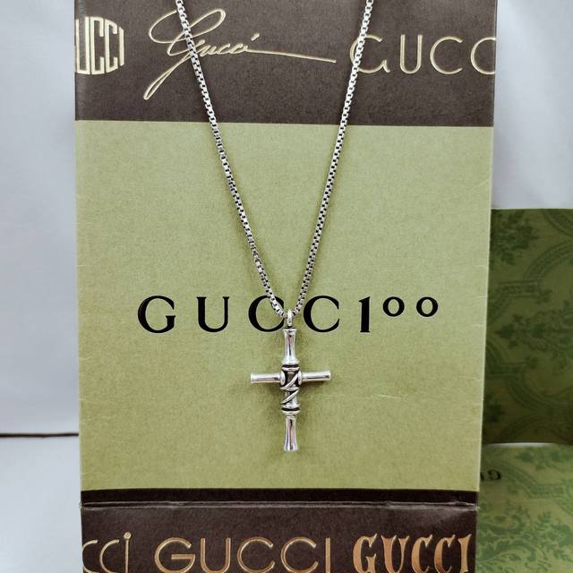 Gucci盒子链十字架项链